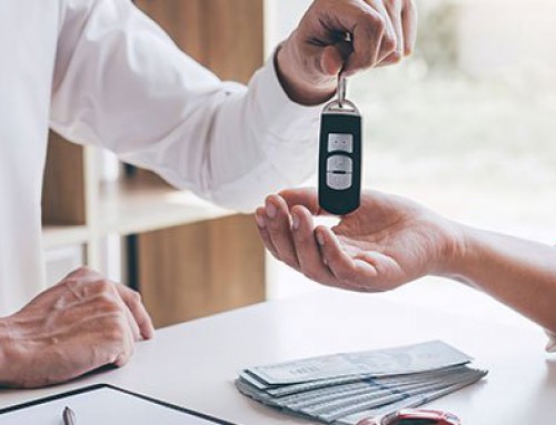 Vous songez à prêter votre voiture de fonction? Vous devriez peut-être y penser à deux fois.