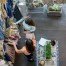 Deux clientes dans un commerce de détails