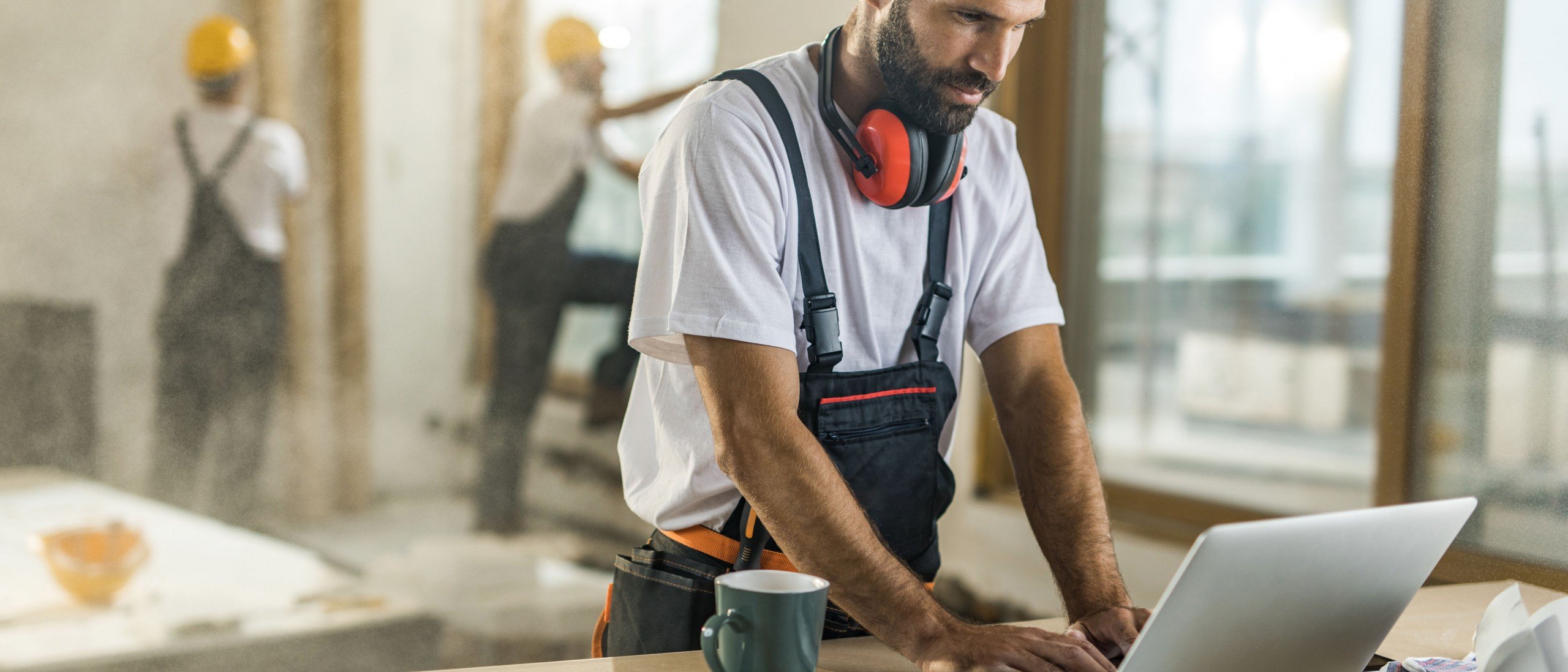 задачи менеджера. May manager. Ai technology. работа над медиапланом картинки. описание sqlite expert personal.